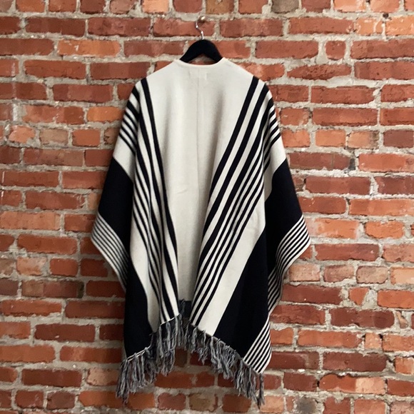 Forever 21 poncho - Picture 2 of 4